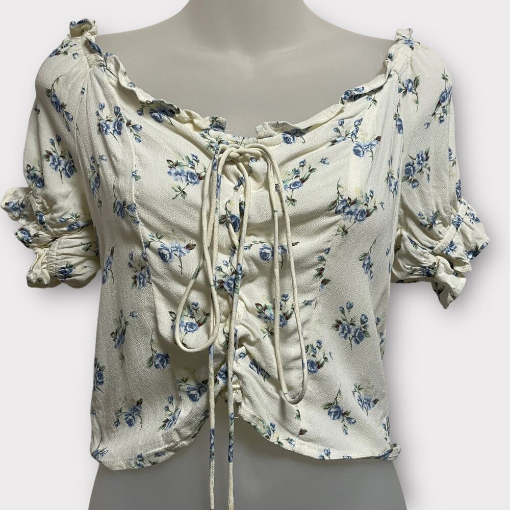 American Eagle off the shoulder floral top lace up cropped medium
